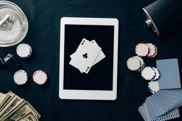 Dealer dealing cards in real time Dealer dealing cards